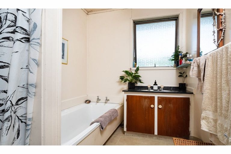 Photo of property in 2 Forest Hill Road, Henderson, Auckland, 0612