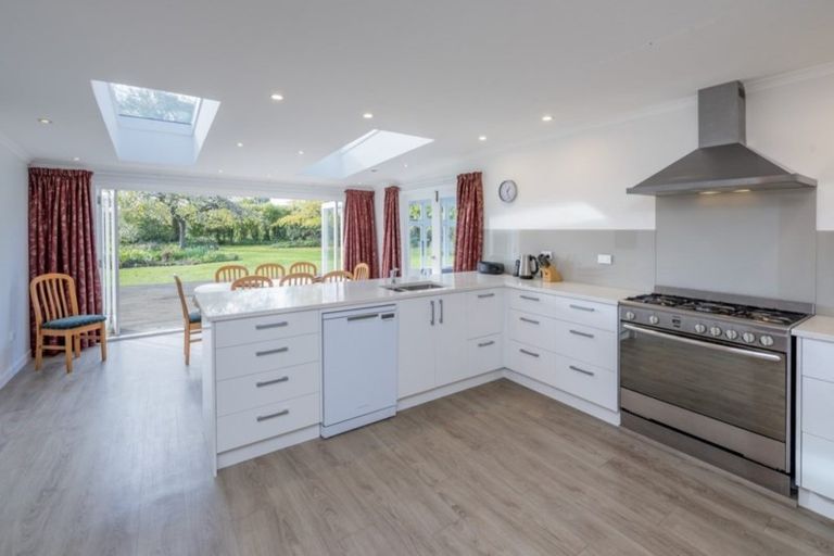 Photo of property in 72 Avenue North Road, Levin, 5510