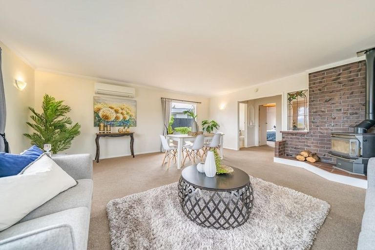 Photo of property in 21 Cherry Blossom Grove, Maungaraki, Lower Hutt, 5010