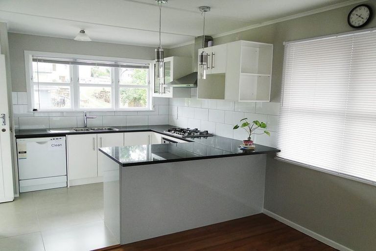 Photo of property in 111 Gossamer Drive, Pakuranga Heights, Auckland, 2010