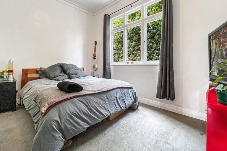 Photo of property in 5 Don Buck Road, Henderson, Auckland, 0614