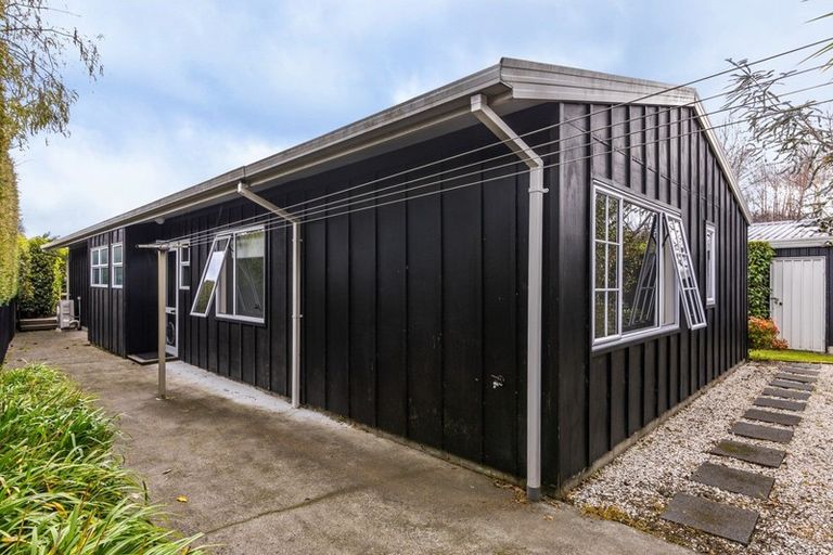Photo of property in 2/12 Parata Street, Two Mile Bay, Taupo, 3330