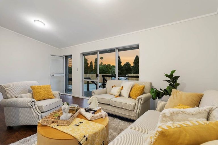 Photo of property in 25 Pukeroa Place, Papakura, 2110