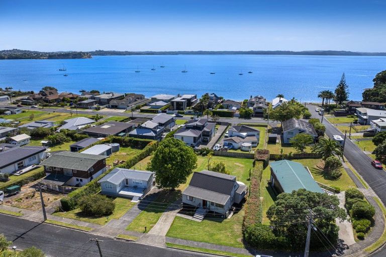 Photo of property in 46 De Luen Avenue, Tindalls Beach, Whangaparaoa, 0930