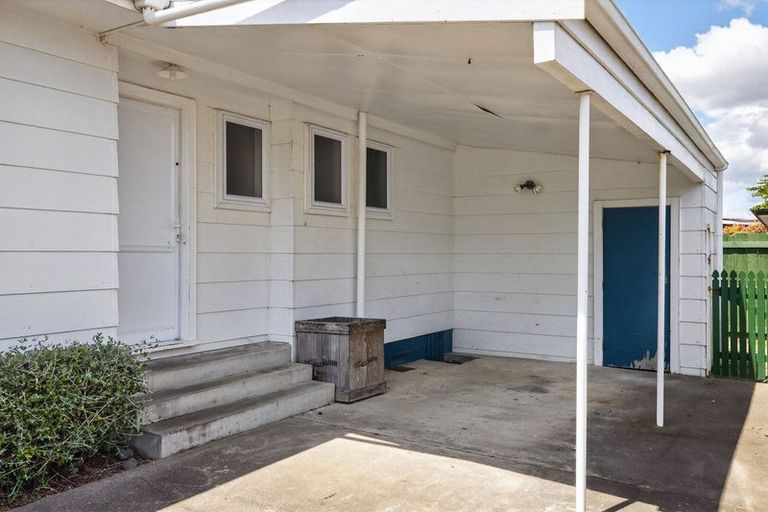 Photo of property in 4 Rhodes Drive, Kelvin Grove, Palmerston North, 4414