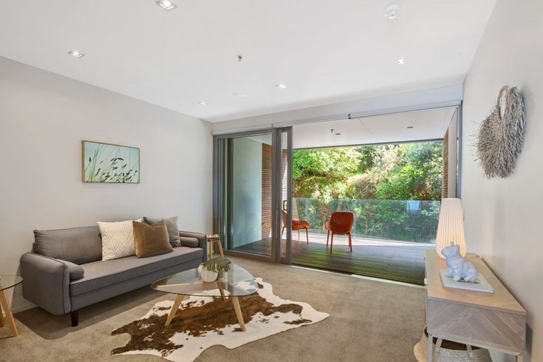 Photo of property in Patent 326 Apartments, 326 Evans Bay Parade, Hataitai, Wellington, 6021