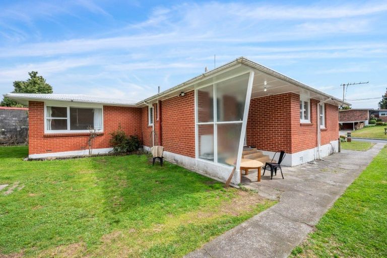 Photo of property in 2/22 Hillcrest Avenue, Hillcrest, Auckland, 0627