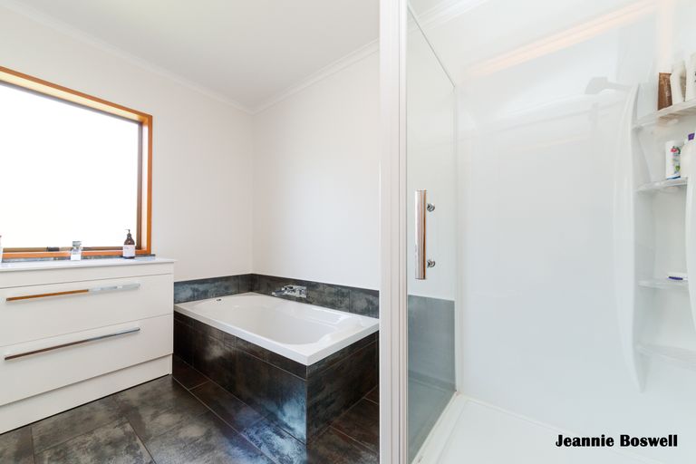 Photo of property in 43 Ihaka Street, Hokowhitu, Palmerston North, 4410