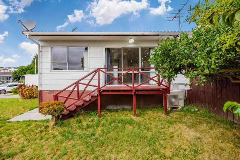 Photo of property in 2/60 Moncrieff Avenue, Clendon Park, Auckland, 2103