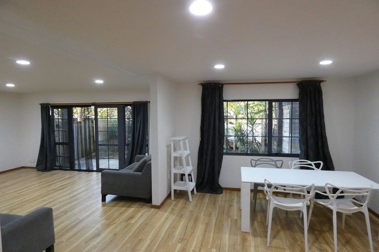 Photo of property in 39 Blease Street, New Lynn, Auckland, 0600