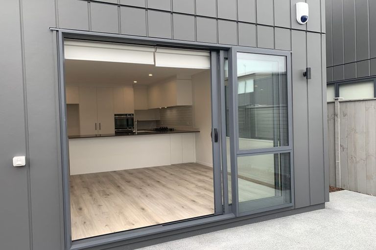 Photo of property in 10 Port Way, Rosehill, Papakura, 2113