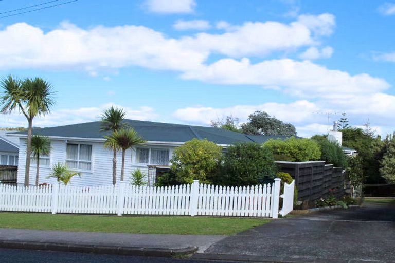 Photo of property in 17 Andrew Road, Howick, Auckland, 2010