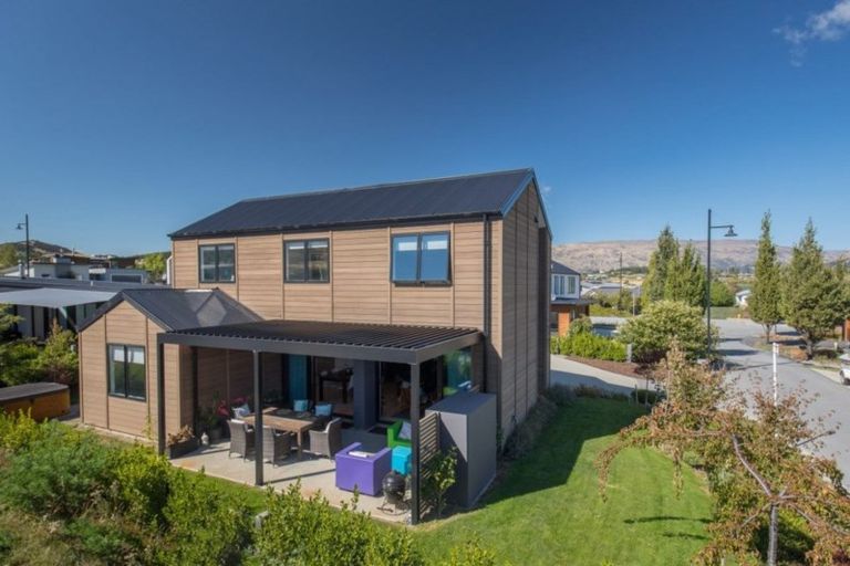 Photo of property in 4 Kapuka Lane, Wanaka, 9305