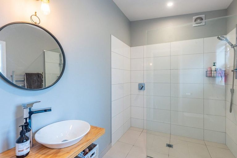 Photo of property in 6 Olliver Grove, Waikanae Beach, Waikanae, 5036