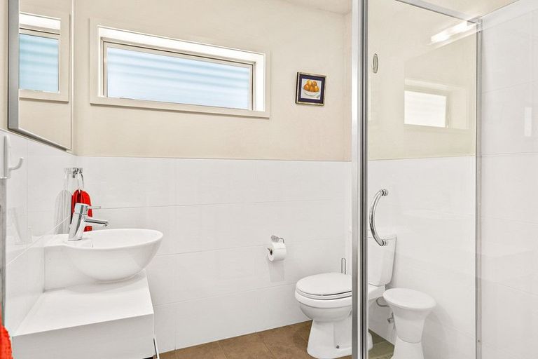 Photo of property in 31 Kensington Drive, Orewa, 0931