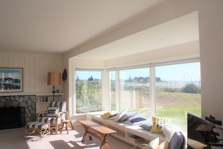 Photo of property in 59 Field Way, Waikanae Beach, Waikanae, 5036