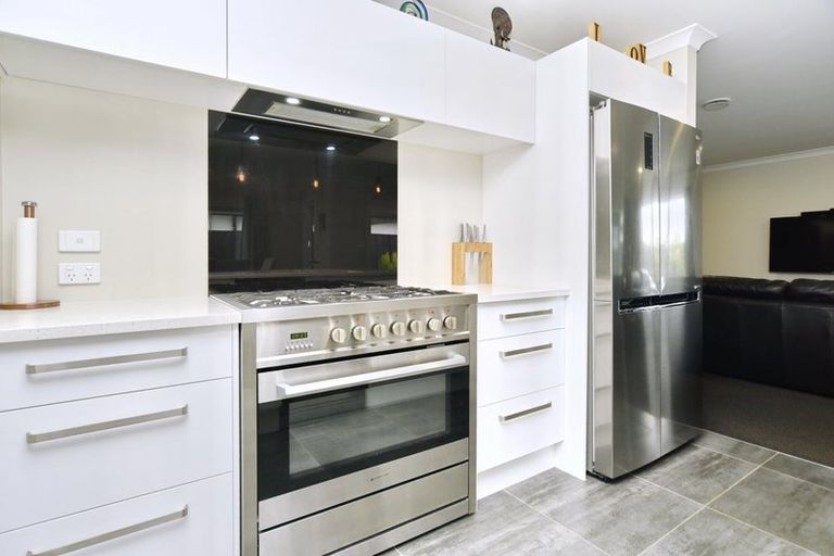 Photo of property in 56 Watkins Drive, Rangiora, 7400