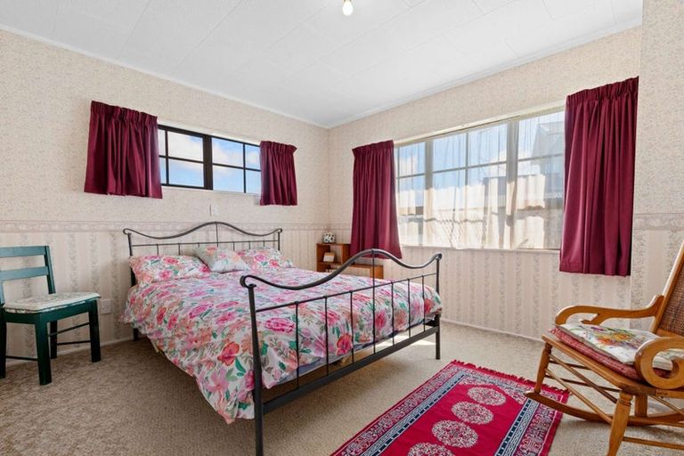 Photo of property in 8 Aquarius Drive, Kawaha Point, Rotorua, 3010