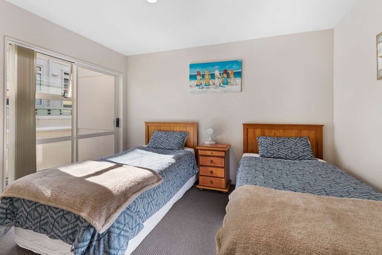 Photo of property in 4/47 Marine Parade, Mount Maunganui, 3116