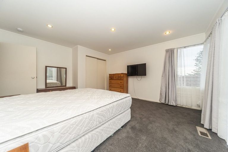 Photo of property in 2 Erskine Close, Island Bay, Wellington, 6023