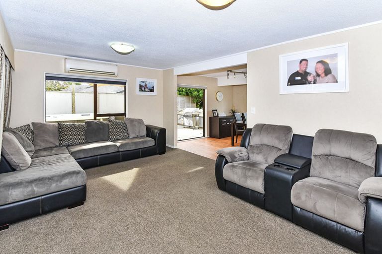 Photo of property in 10 Lorelei Place, Opaheke, Papakura, 2113