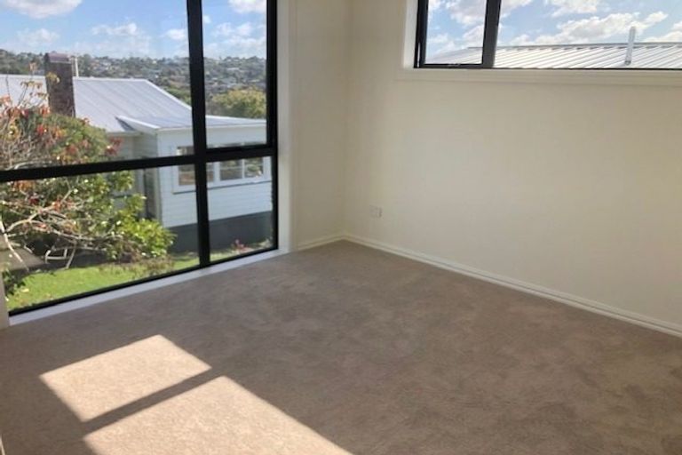 Photo of property in 12c Newhaven Terrace, Mairangi Bay, Auckland, 0630