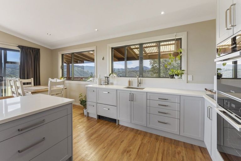 Photo of property in 11 Streets Way, Timberlea, Upper Hutt, 5018