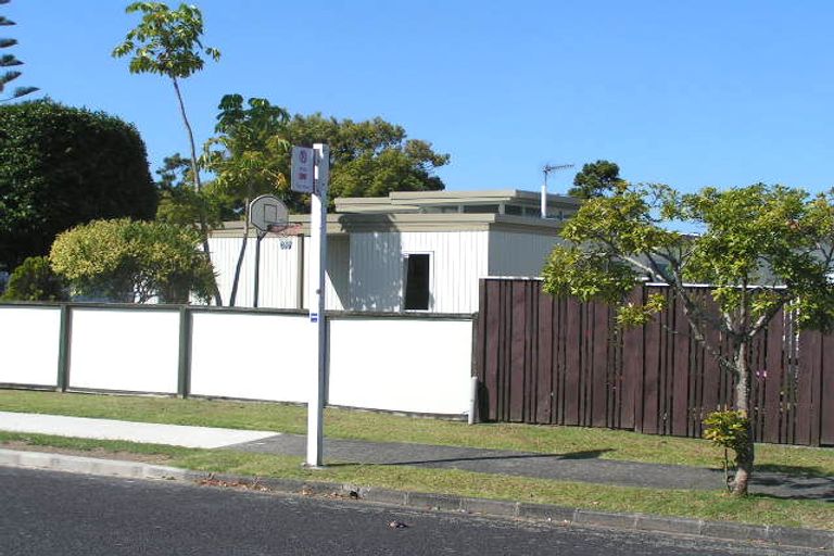 Photo of property in 10 Knightsbridge Drive, Forrest Hill, Auckland, 0620