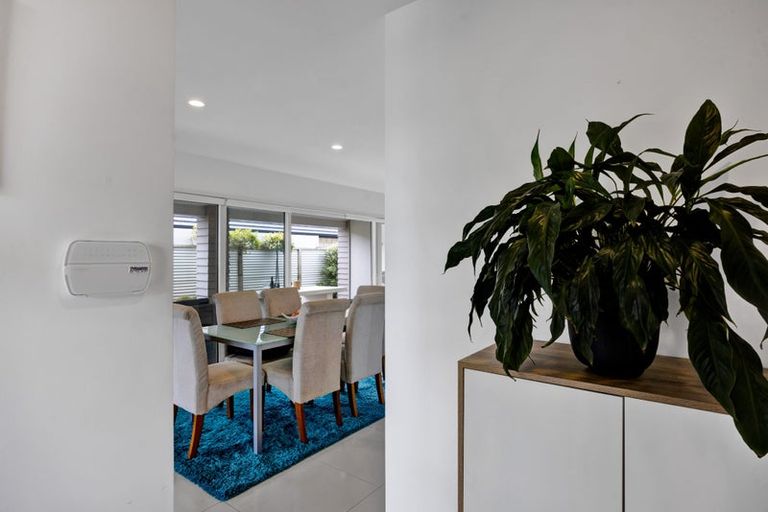 Photo of property in 16 Egmont Street, Patea, 4520