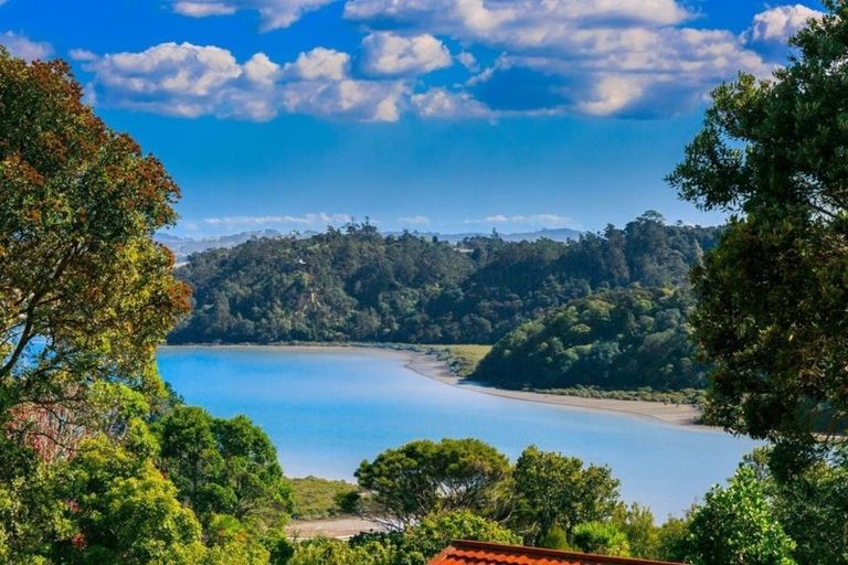 Photo of property in 16 Pemberton Avenue, Bayview, Auckland, 0629