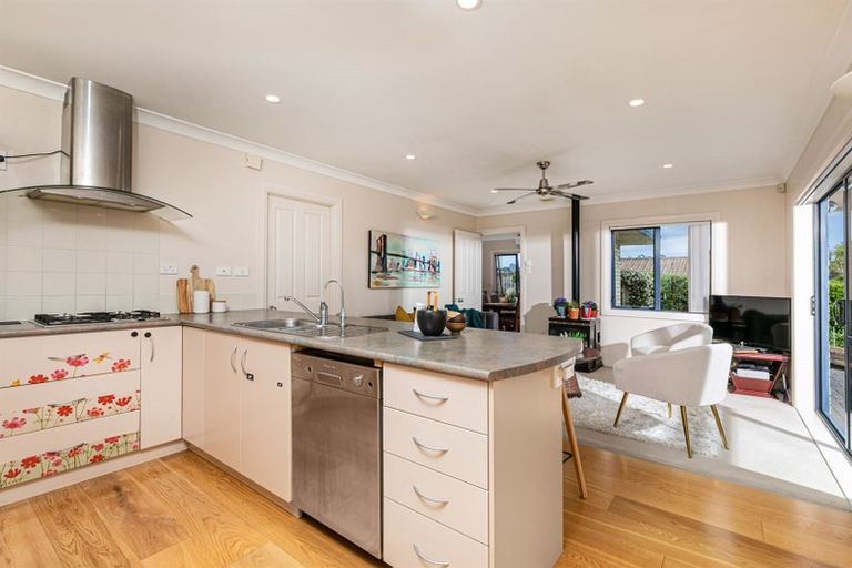 Photo of property in 8 Chadlington Avenue, Henderson, Auckland, 0612