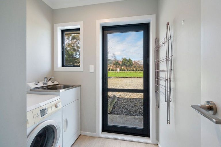 Photo of property in 841 Makerua Road, Tokomaru, Palmerston North, 4474