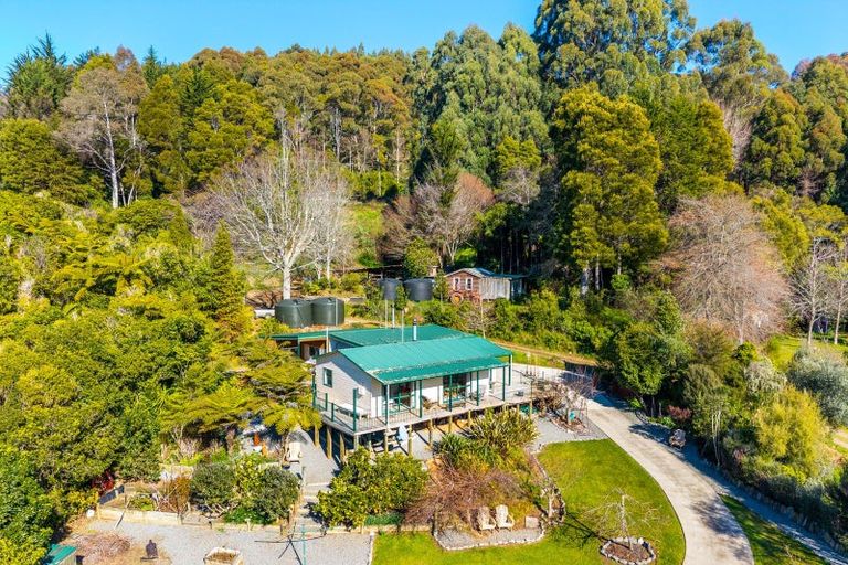 Photo of property in 826 Queen Charlotte Drive, Havelock, Picton, 7281