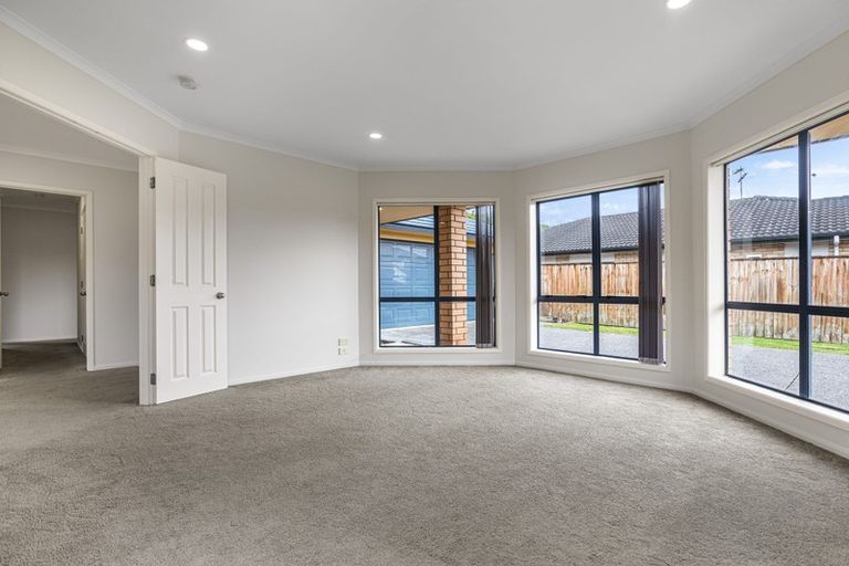 Photo of property in 13 Attymon Lane, East Tamaki, Auckland, 2016