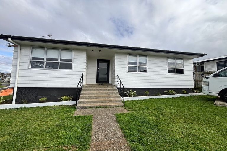 Photo of property in 2 Arnhem Place, Pukekohe, 2120