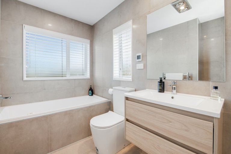 Photo of property in 169 Millwater Parkway, Silverdale, 0932