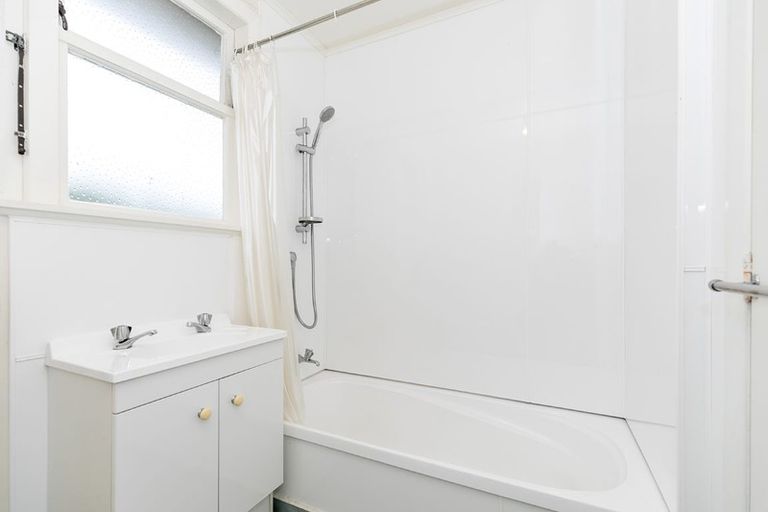 Photo of property in 84 Pine Avenue, Melville, Hamilton, 3206