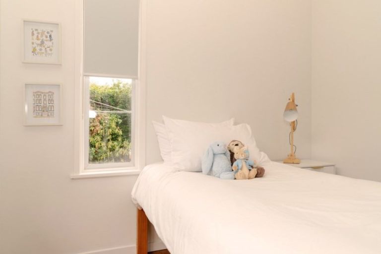 Photo of property in 22 Morriggia Place, Bayview, Auckland, 0629