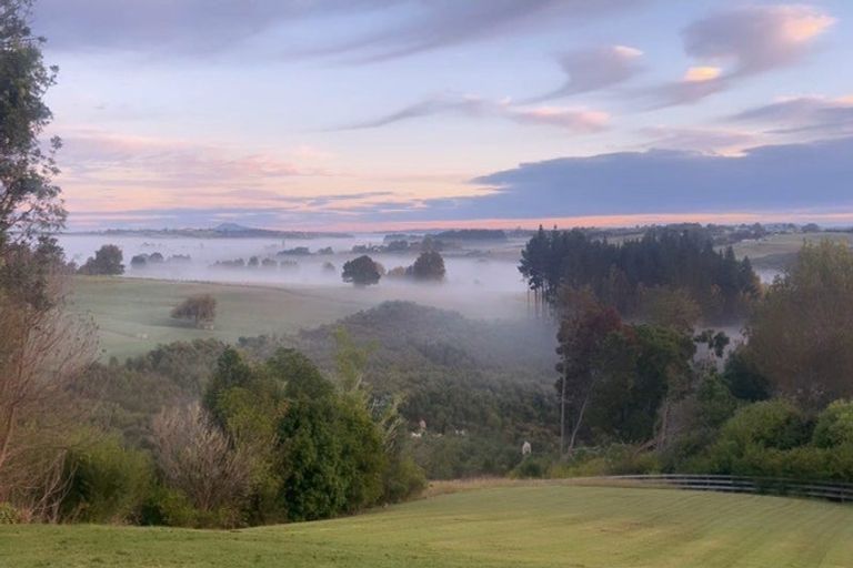 Photo of property in 124 Trig Road, Whitford, Howick, 2571