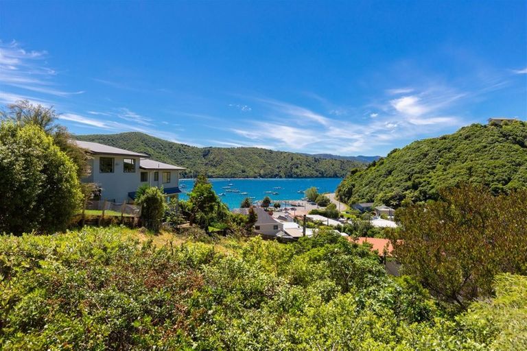 Photo of property in 15 Amelia Crescent, Waikawa, Picton, 7220