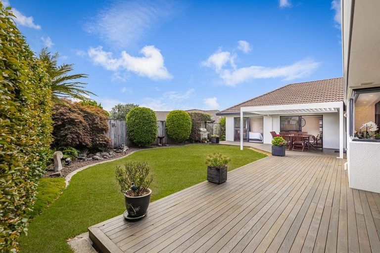 Photo of property in 25 Suncrest Drive, West Harbour, Auckland, 0618