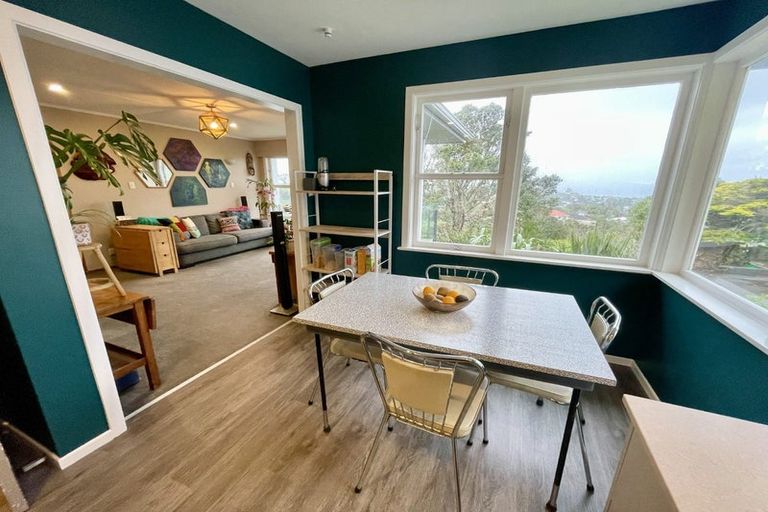 Photo of property in 19 Salford Street, Newlands, Wellington, 6037