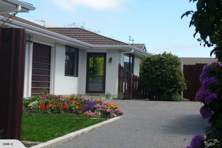 Photo of property in 2/35 Chipping Lane, Redwood, Christchurch, 8051