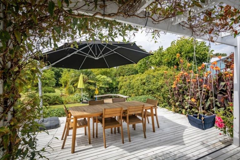 Photo of property in 213 Te Moana Road, Waikanae, 5036