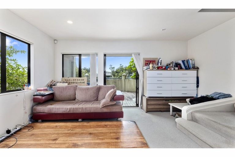 Photo of property in 1/7 Pannill Place, Oteha, Auckland, 0632