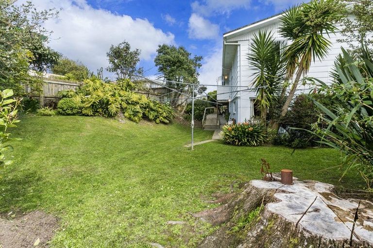 Photo of property in 13 Morriggia Place, Bayview, Auckland, 0629