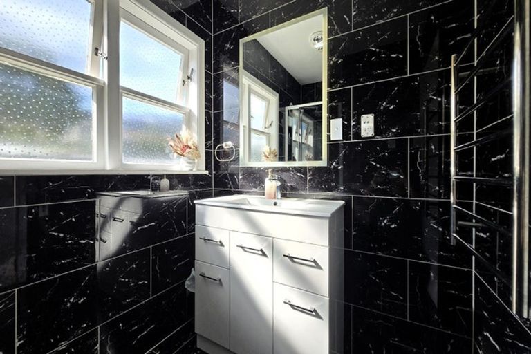 Photo of property in 195 Stokes Valley Road, Stokes Valley, Lower Hutt, 5019