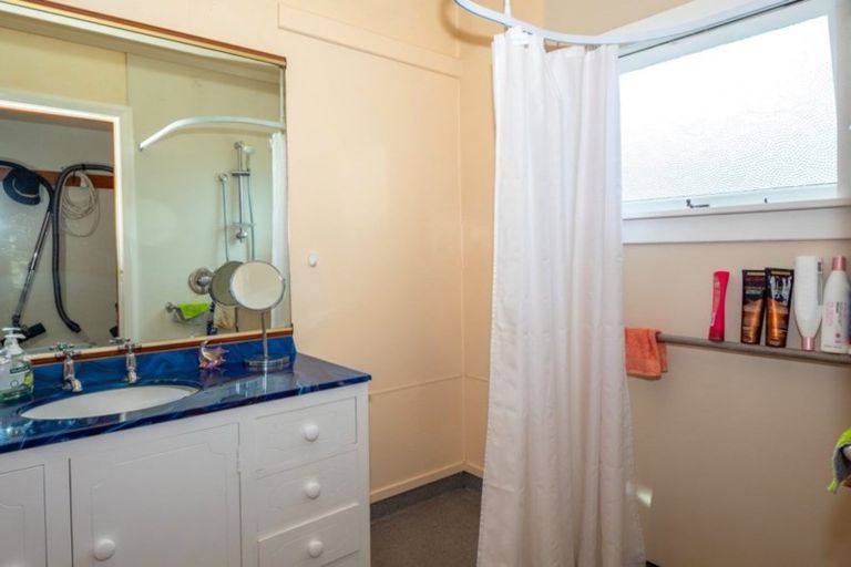 Photo of property in 1 Cameron Street, Waimate, 7924