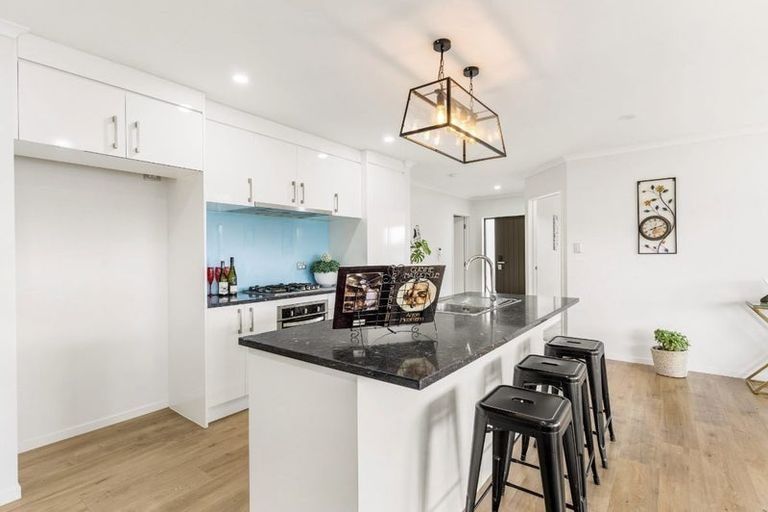 Photo of property in 33 Koroheke Road, Takanini, 2110