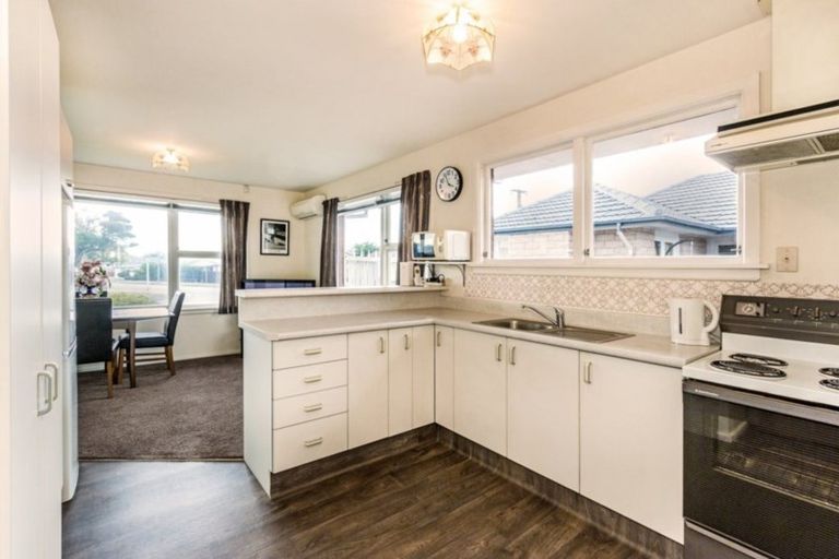 Photo of property in 39 Lake Terrace Road, Burwood, Christchurch, 8061